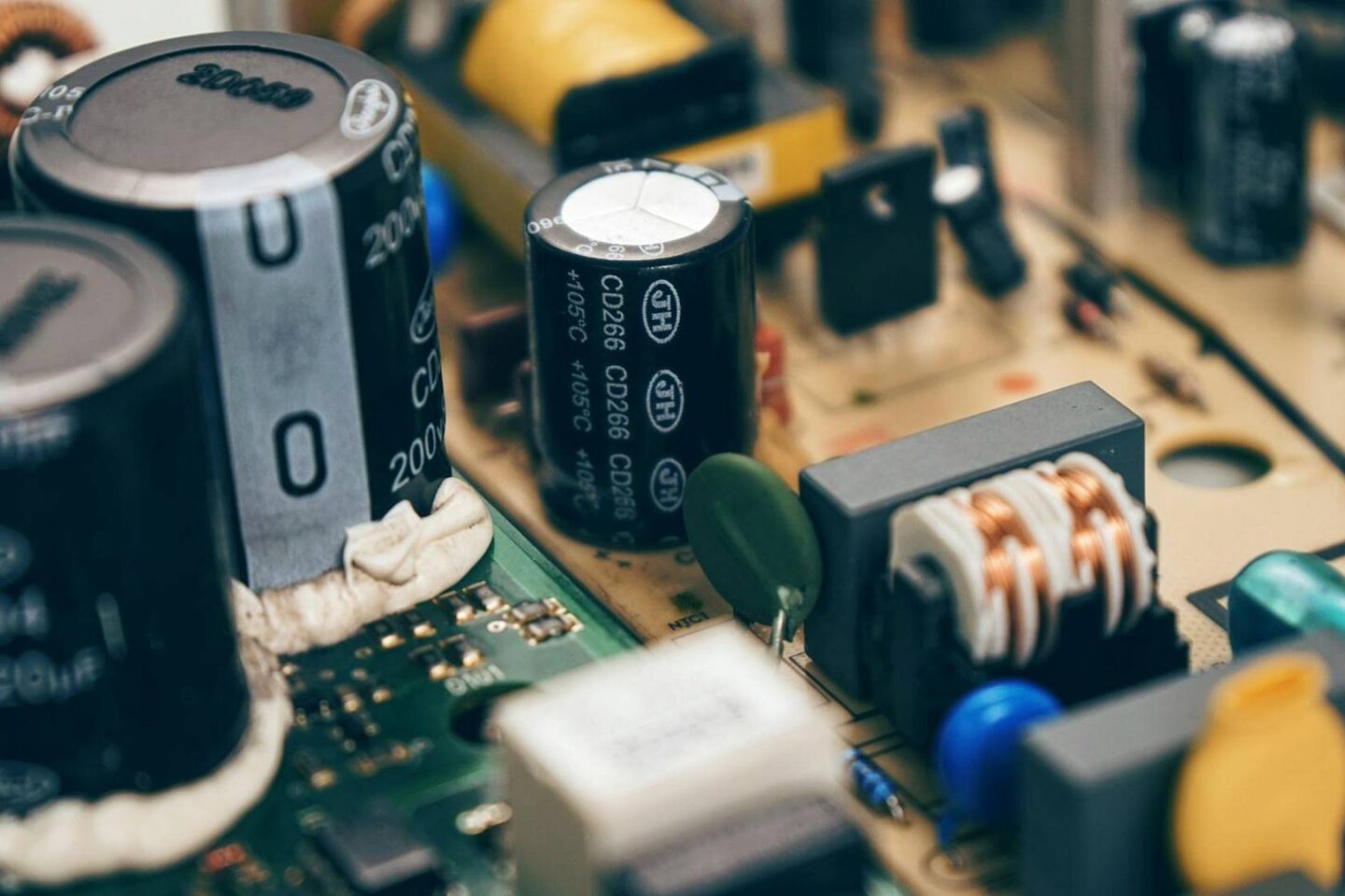 Naprawa elektroniki przemysłowej – skutecznie i bezpiecznie