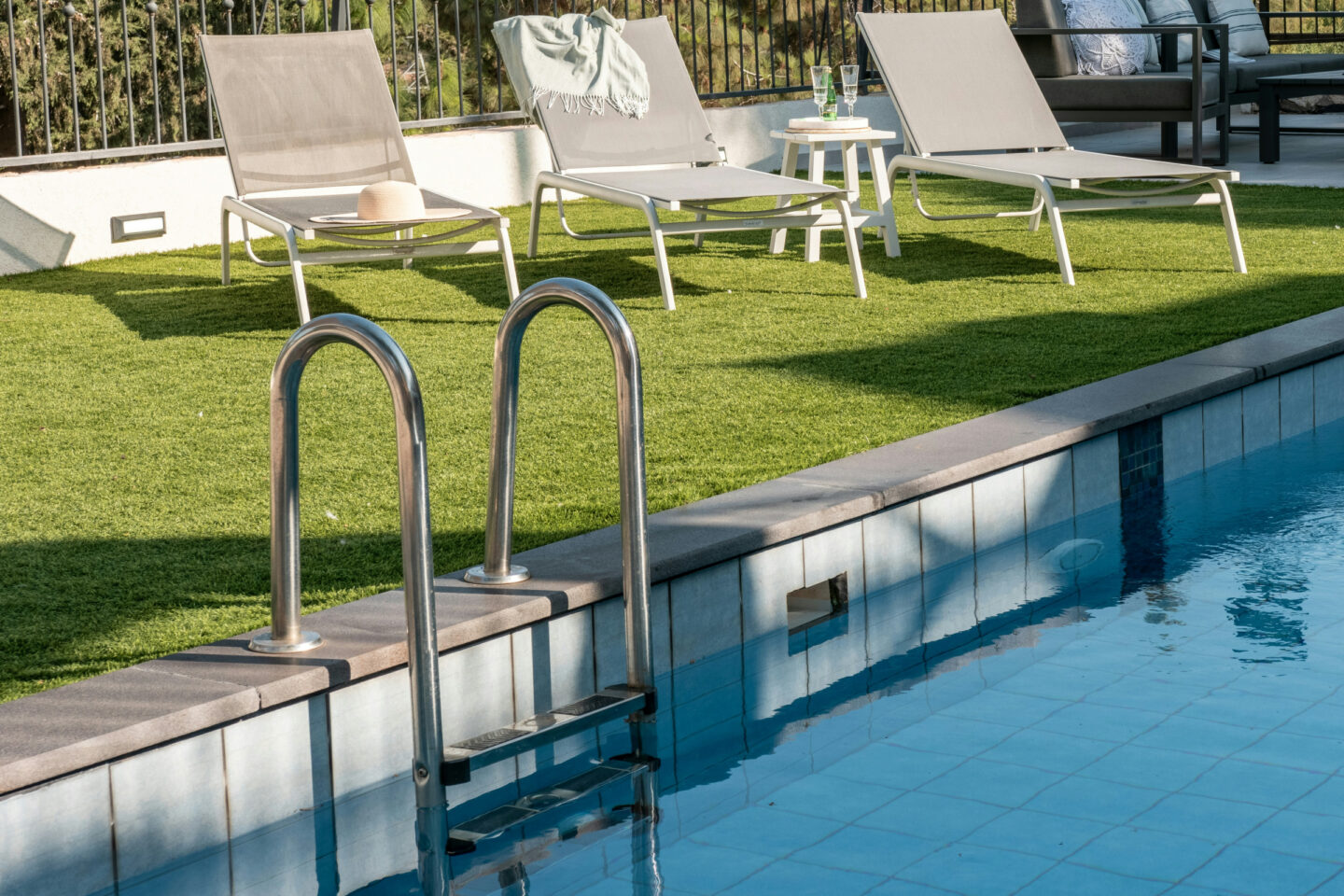 Dom i ogród w e-commerce – jak zbudować ofertę, która sprzedaje przez cały rok?