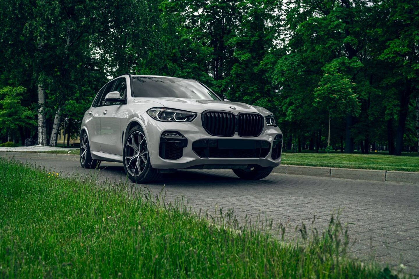 Jakie są zalety kupna nowego BMW z salonu?